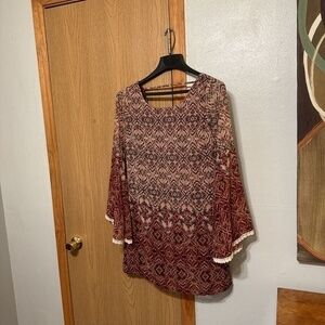 Xhilaration Medium w/Geometric Print w/Bell Sleeves Knee-Length Shift Dress